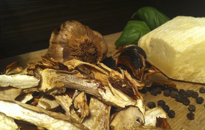 Karljohanpasta med black garlic
